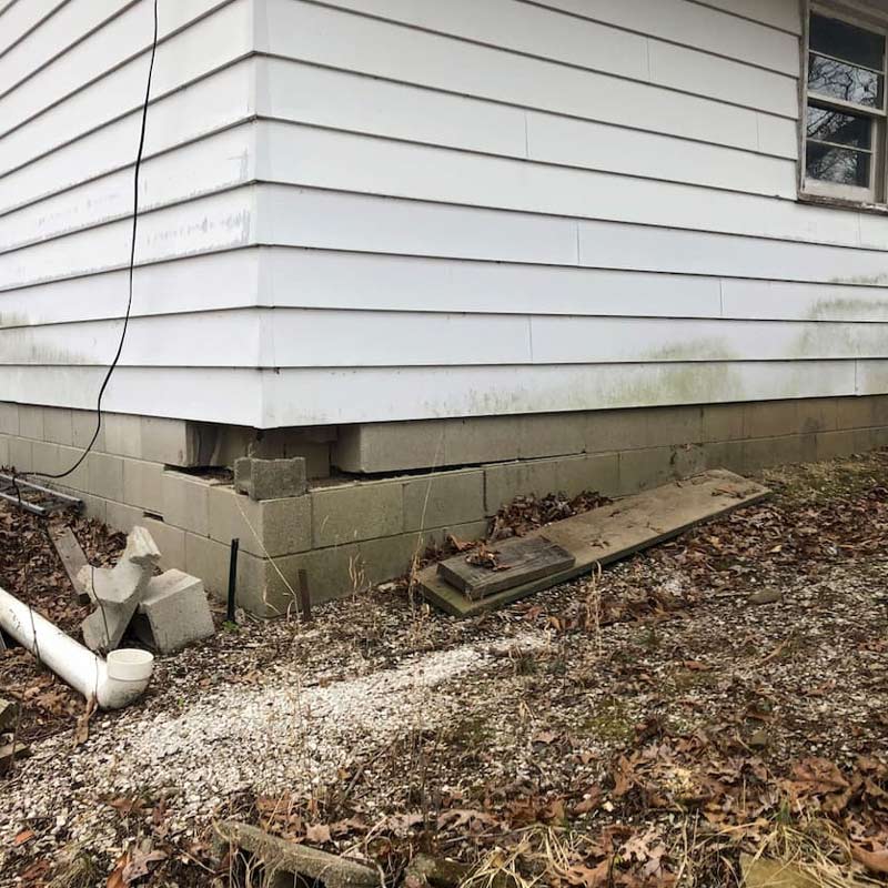 House with extensive foundation damage
