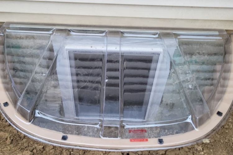 egress window with cover